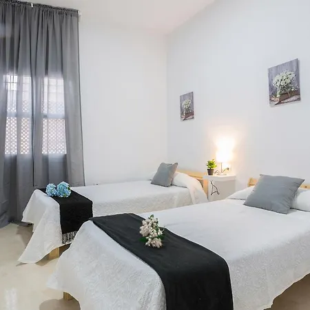 Centro 4 3 Banos Parking * 赫雷斯